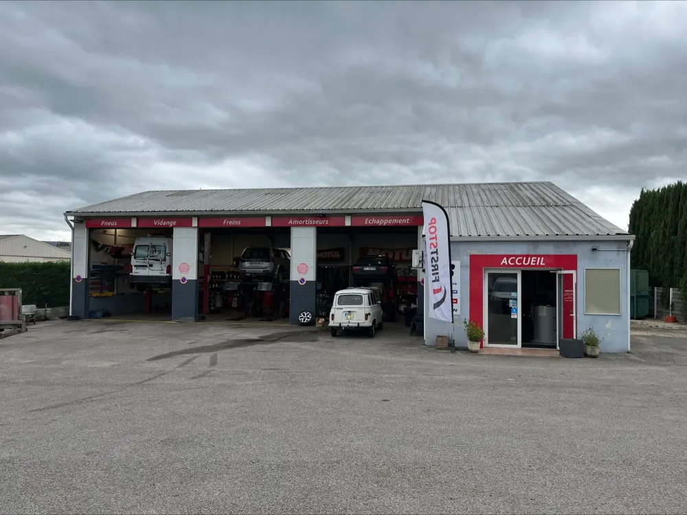 Garage automobile à Vallon-Pont-d'Arc